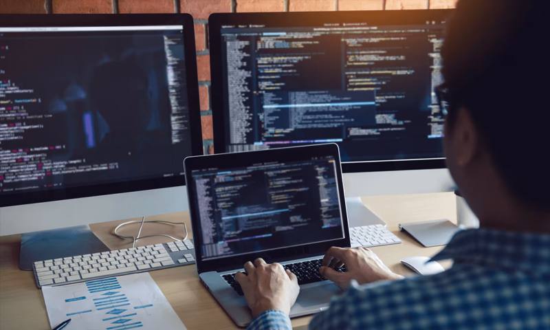 数据科学选型：R与Python如何赋能洱源县网站建设？